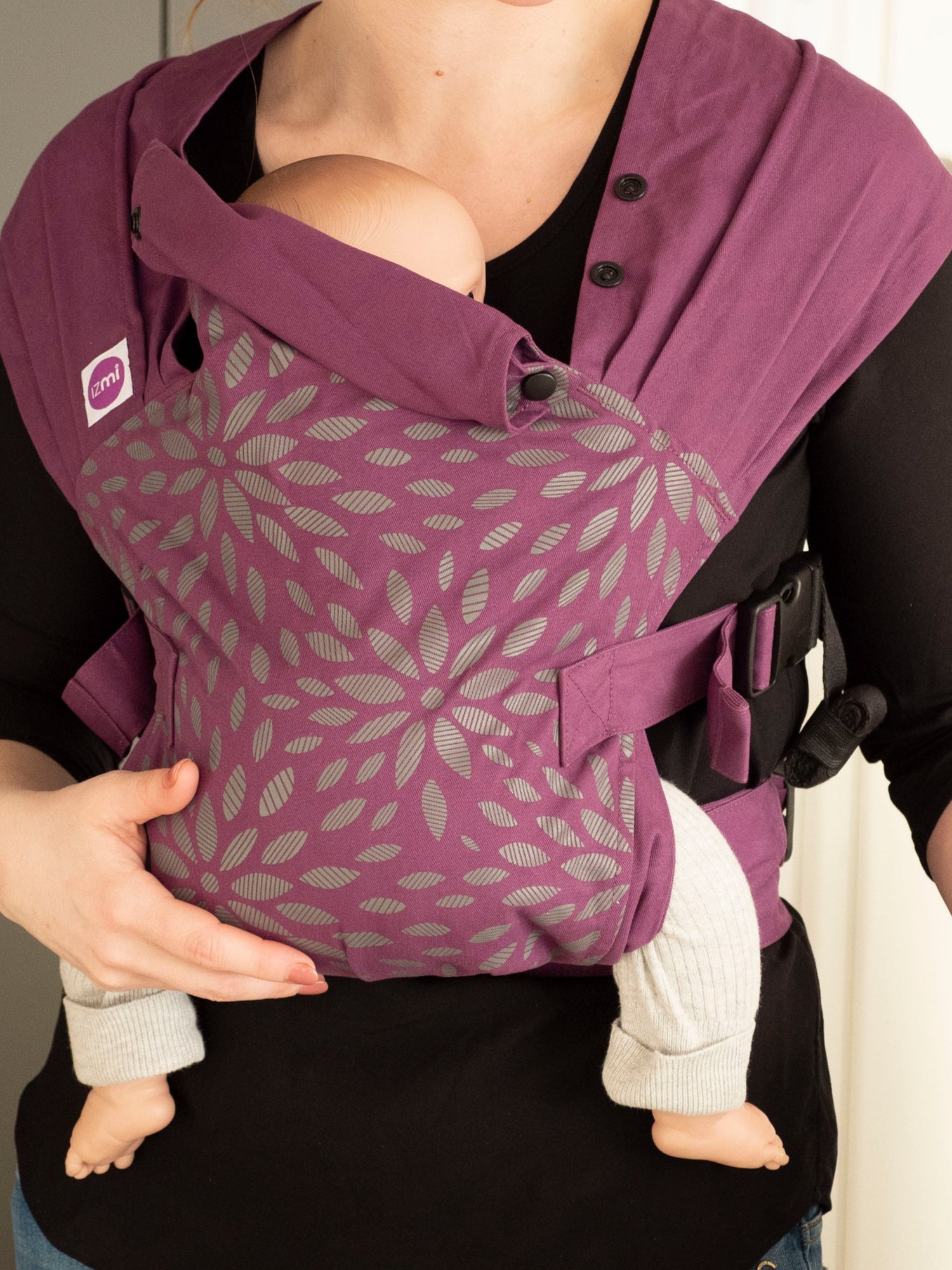 IZMI - Babytrage Cotton - einfach und flexibel (LIMITIERTES DESIGN) - Flora Purple - ADViKiDS