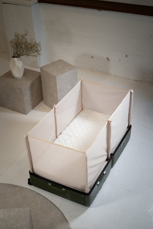 CaseNapzZz | 2in1 - Reisekoffer mit Kinderreisebett | Schlafen wie zuhause | olive - ADViKiDS