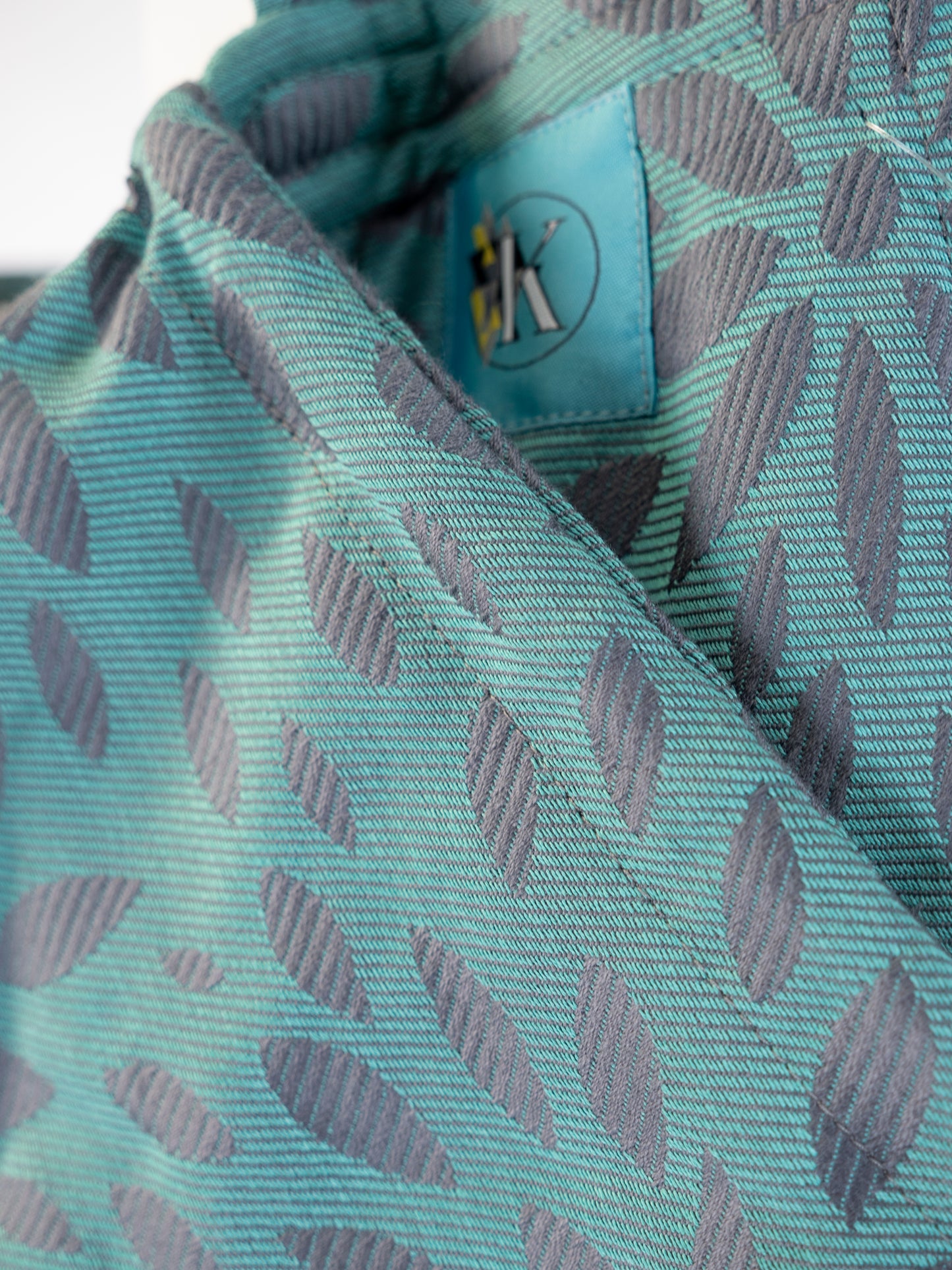 KAAMI | BuckleTai | komfortable Babytrage | Flora Celadon - ADViKiDS